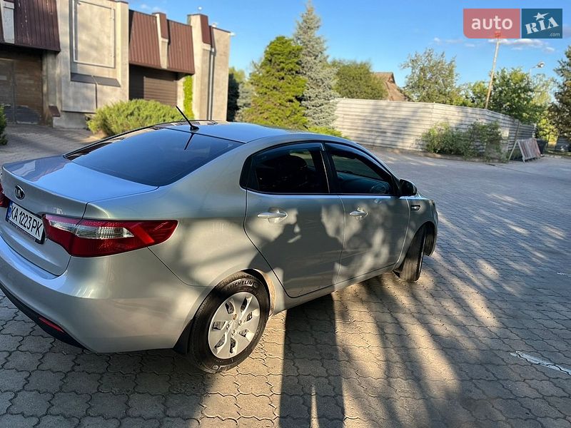 Седан Kia Rio 2013 в Павлограде