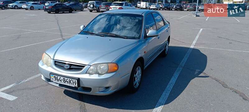 Kia Shuma
