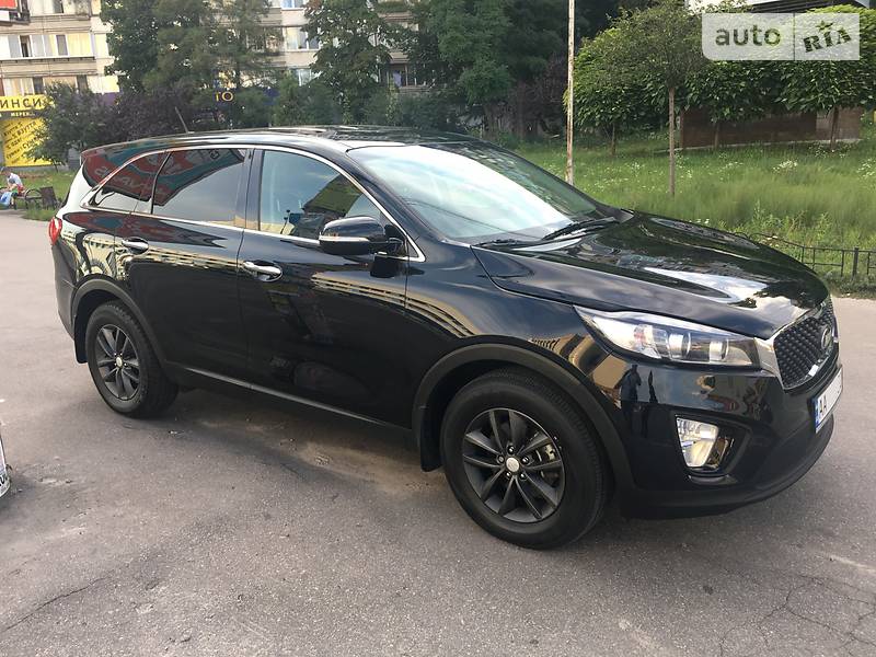 Позашляховик / Кросовер Kia Sorento