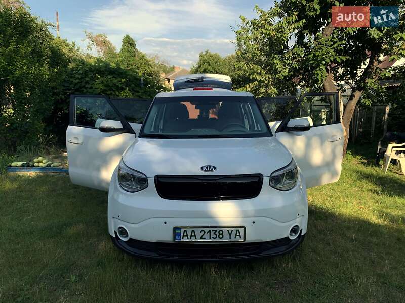 Позашляховик / Кросовер Kia Soul