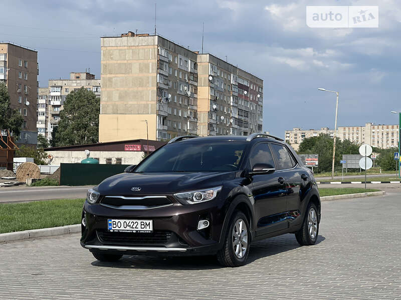 Позашляховик / Кросовер Kia Stonic