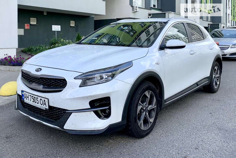 Хэтчбек Kia XCeed