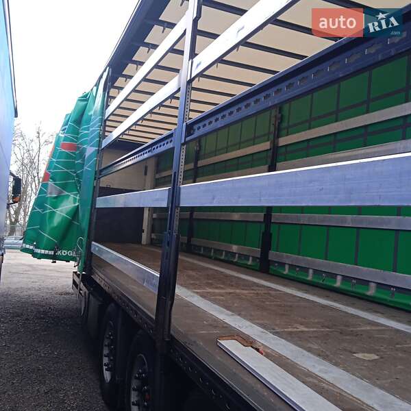 Тентованный борт (штора) - полуприцеп Kogel SW24