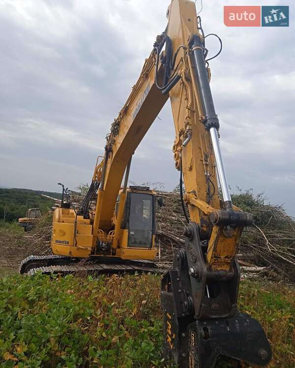 Komatsu PC 228 LC8