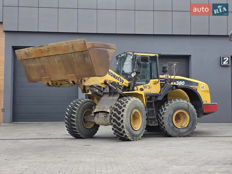 Komatsu WA 2016