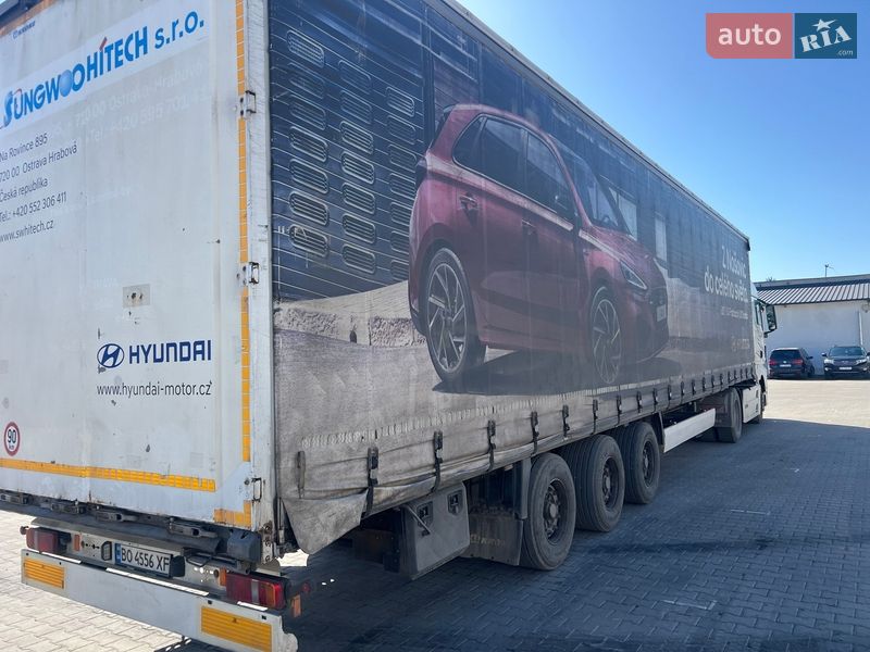 Тентованный борт (штора) - полуприцеп Krone SD