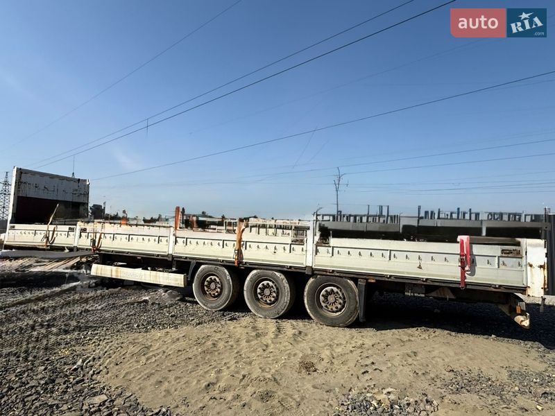 Бортовий напівпричіп Krone SDP