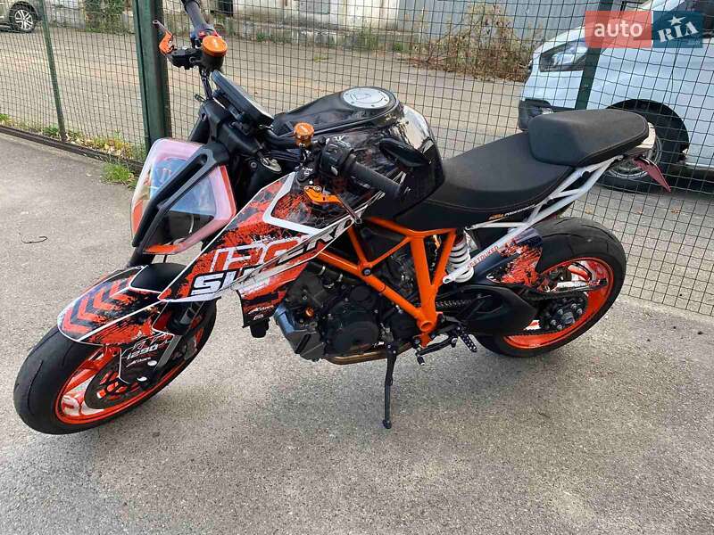 Мото KTM 1290 Super Duke R EVO