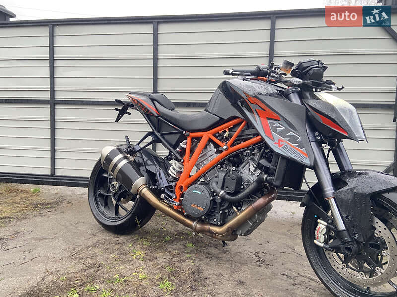 Спортбайк KTM 1290