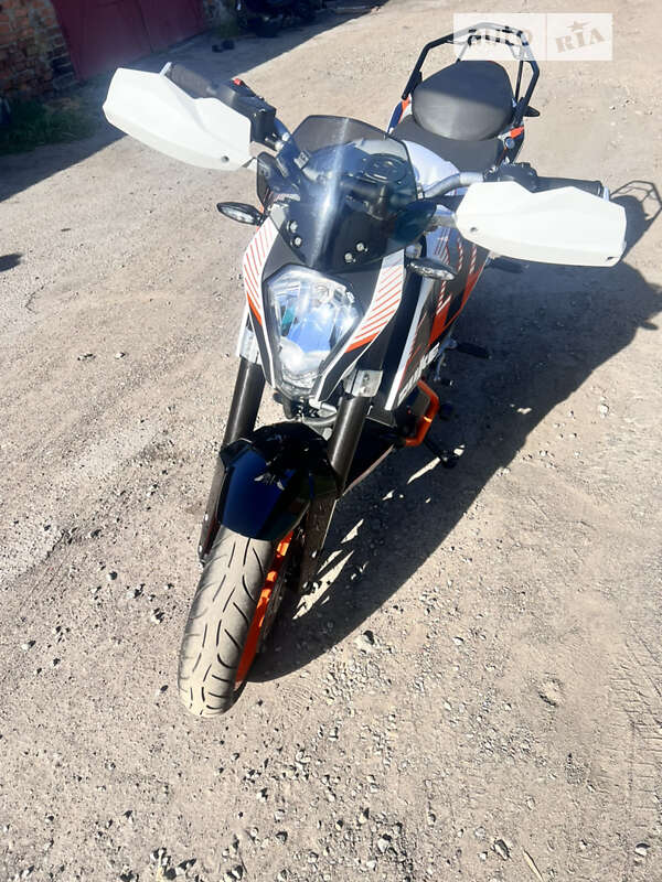 Мотоцикл Кросс KTM 390 Duke