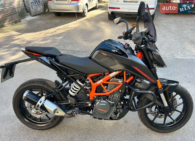 Мото KTM 390 Duke