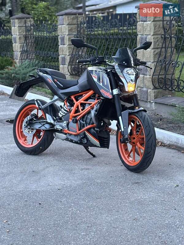 Мотоцикл Супермото (Motard) KTM 390 Duke