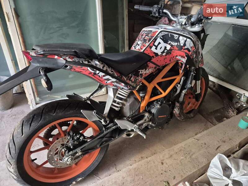Мотоцикл Кросс KTM 390 Duke