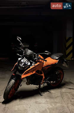 KTM 390 Duke  2024