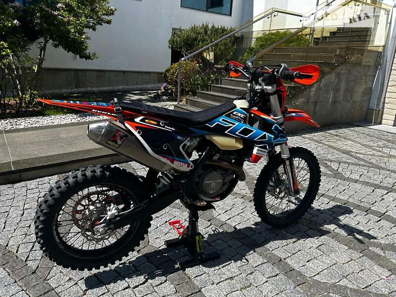 Мотоцикл Спорт-туризм KTM 450