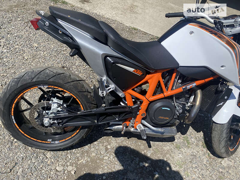 Мотоцикл Классік KTM 690 Duke