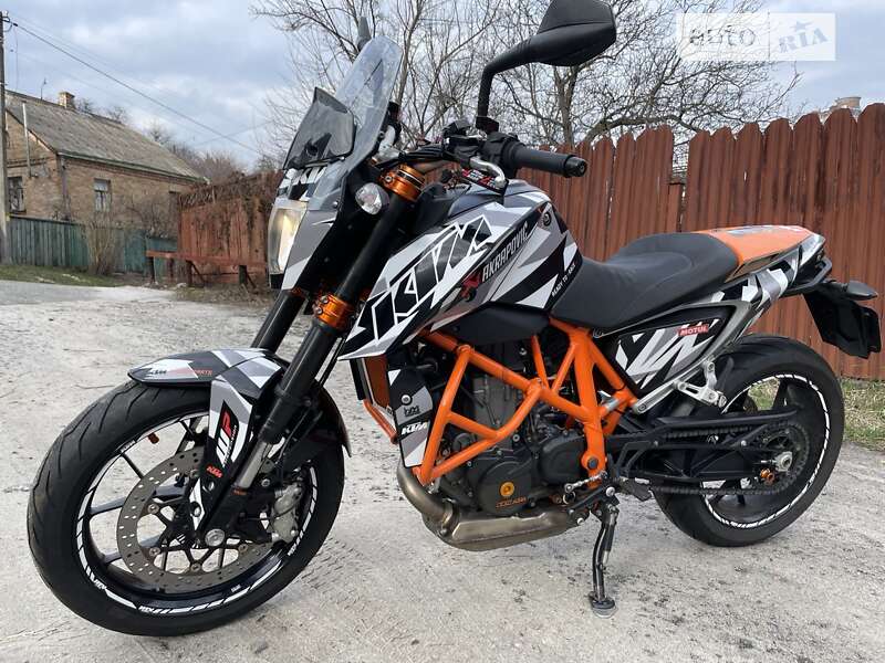 Мотоцикл Без обтекателей (Naked bike) KTM 690 Duke