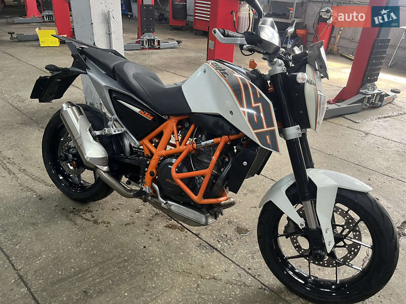 Мото KTM 690 Duke