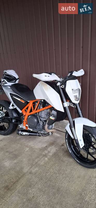 Мотоцикл Без обтекателей (Naked bike) KTM 690 Duke