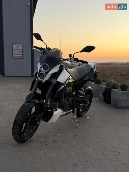 Мотоцикл Позашляховий (Enduro) KTM 690 Duke