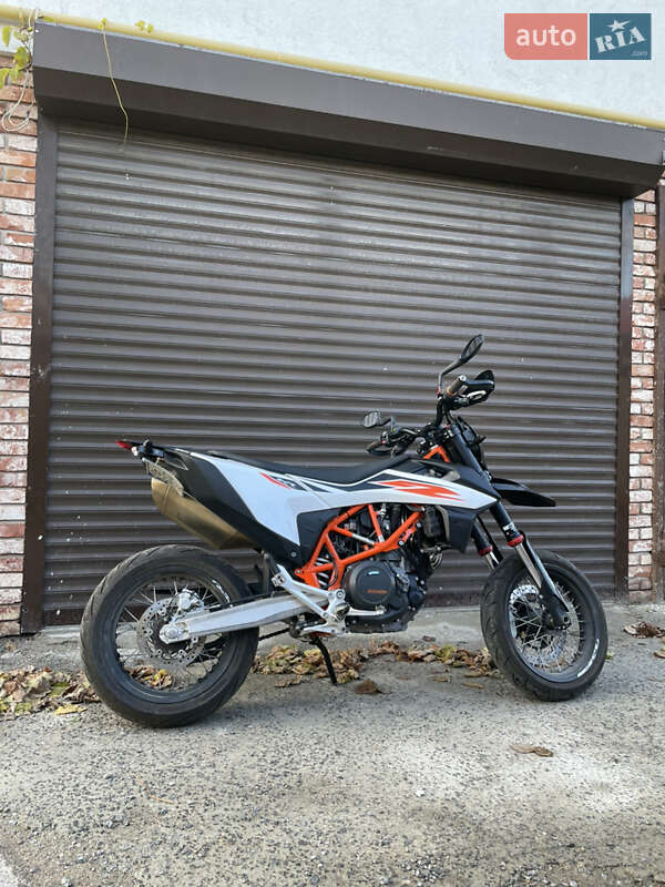 Мото KTM 690 SMC R