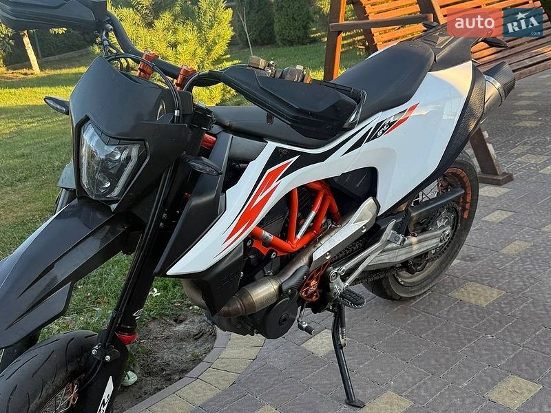 Мотоцикл Классик KTM 690