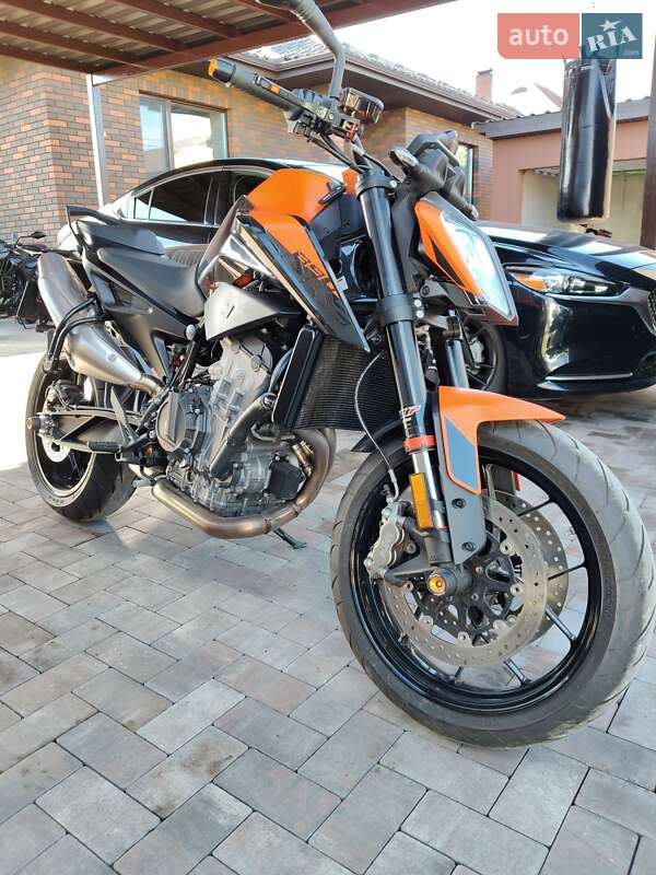 Мото KTM 890 Duke