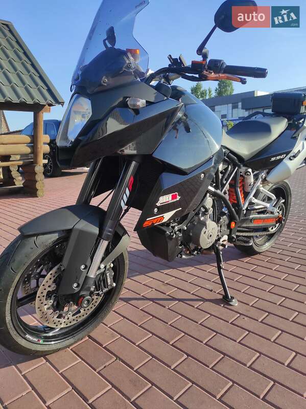 KTM 990