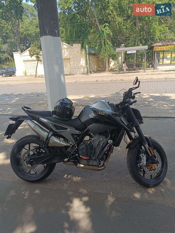 KTM Duke 790