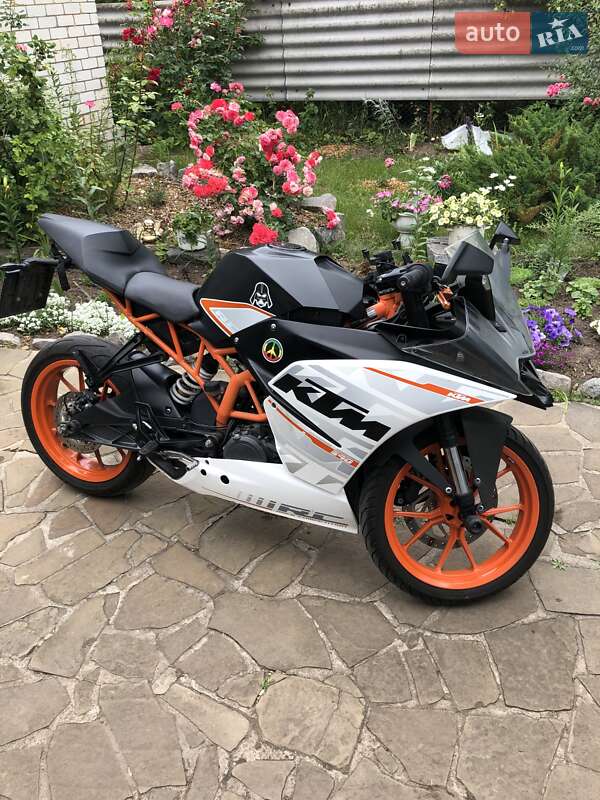 Спортбайк KTM RC 390