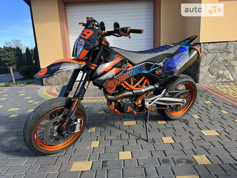 Мотоцикл Супермото (Motard) KTM SMC 690R