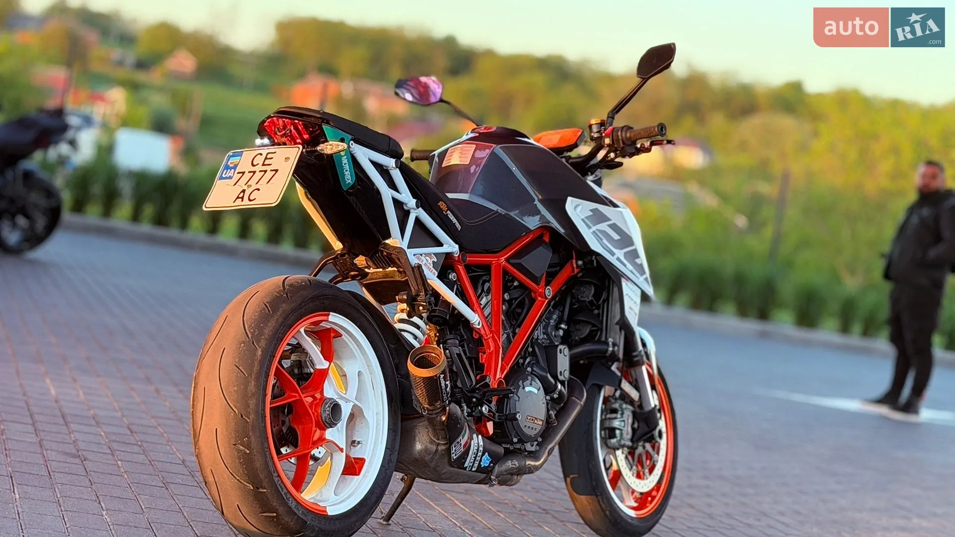 KTM Super Duke 1290 2017 VIN VBKV39401FM919677 фото оголошення 5 з 24