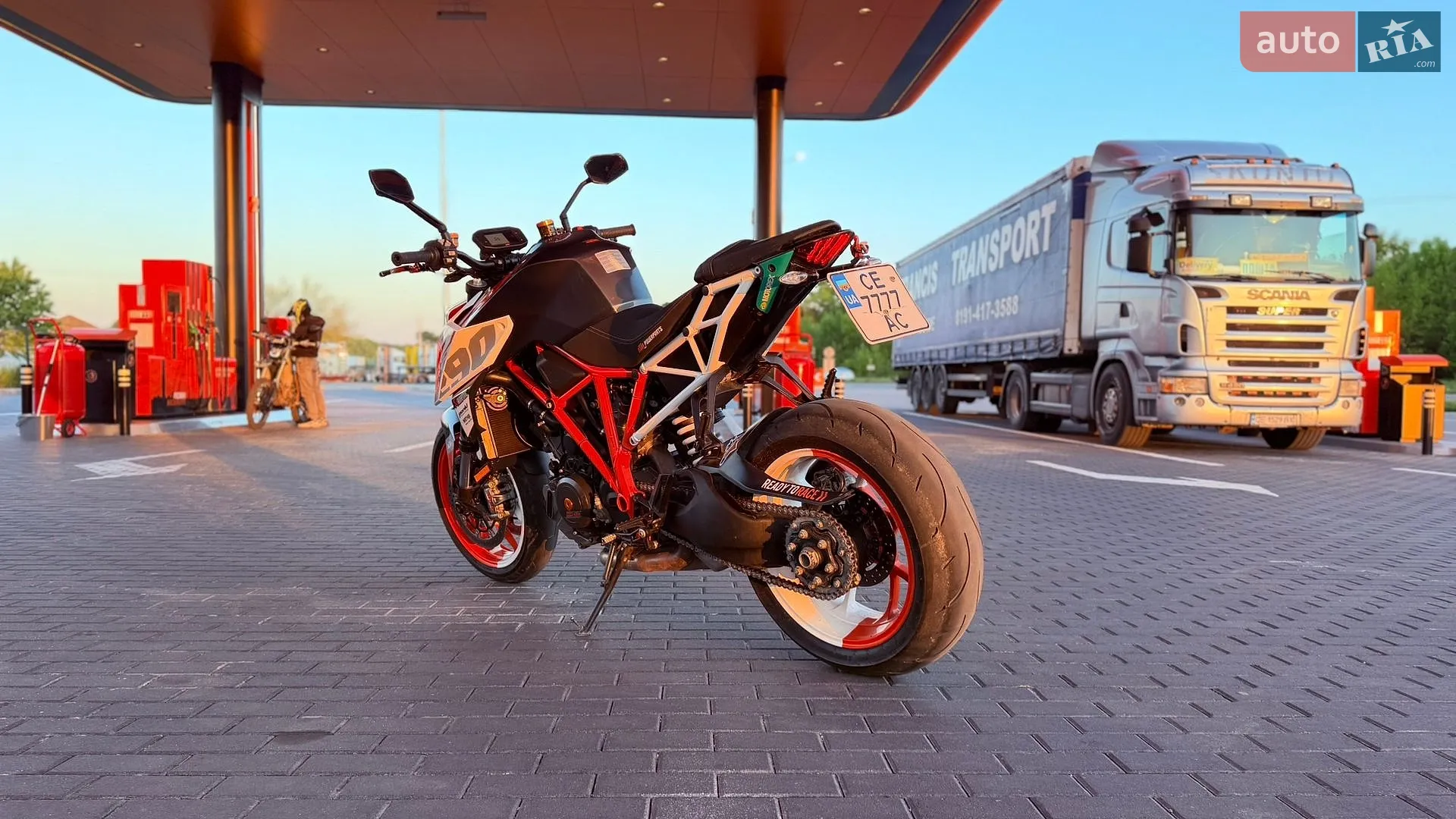 KTM Super Duke 1290 2017 VIN VBKV39401FM919677 фото оголошення 7 з 24