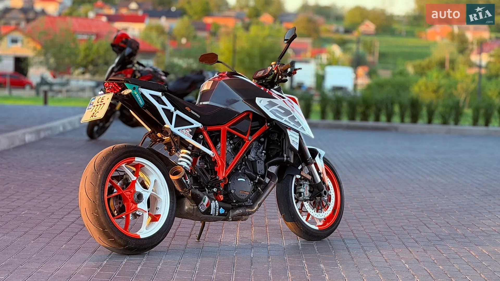 KTM Super Duke 1290 2017 VIN VBKV39401FM919677 фото оголошення 12 з 24