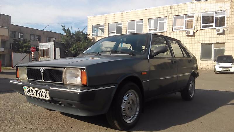 Lancia Delta 1990 года