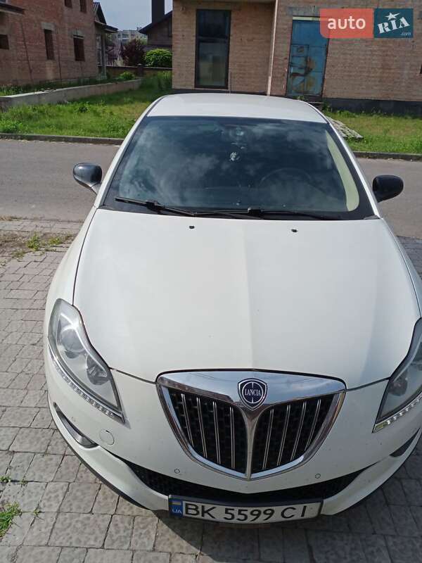 Седан Lancia Delta 2011 в Ровно