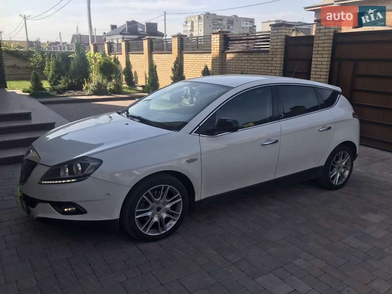 Седан Lancia Delta