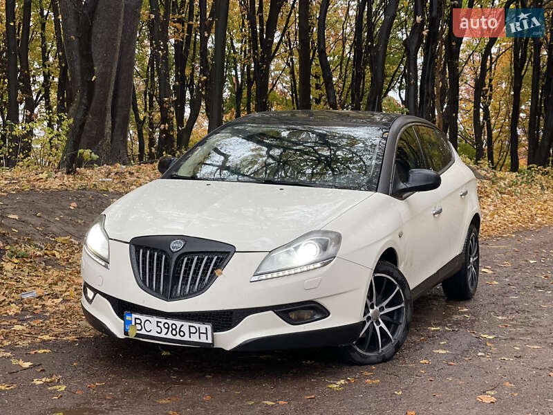 Хетчбек Lancia Delta