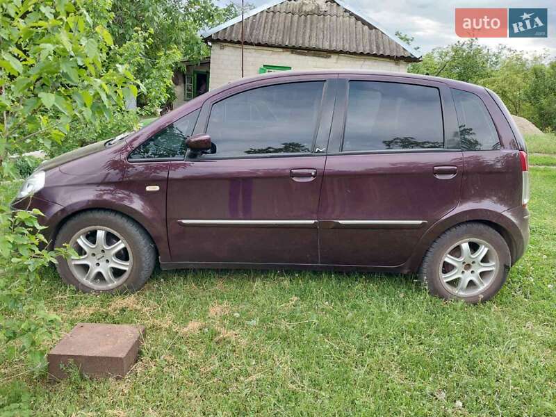 Хетчбек Lancia Musa