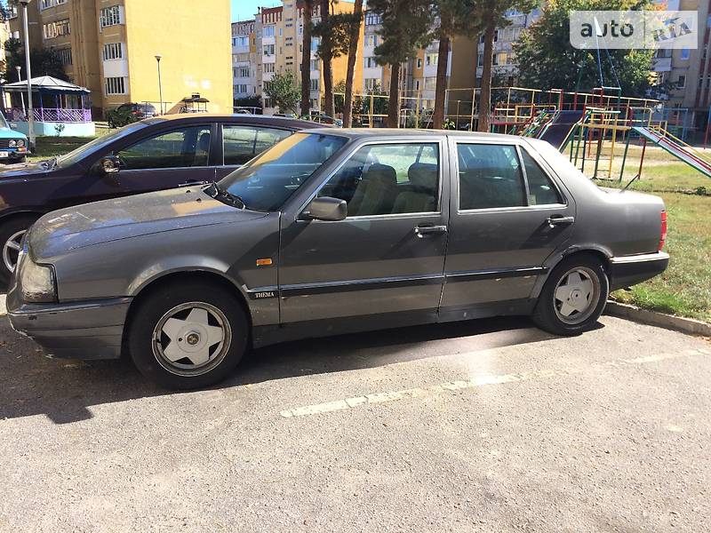 Lancia Thema 1990 года