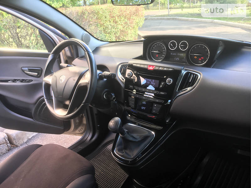Lancia Ypsilon 2014 года