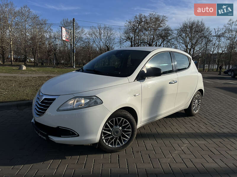 Lancia Ypsilon