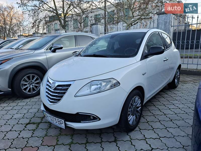 Lancia Ypsilon