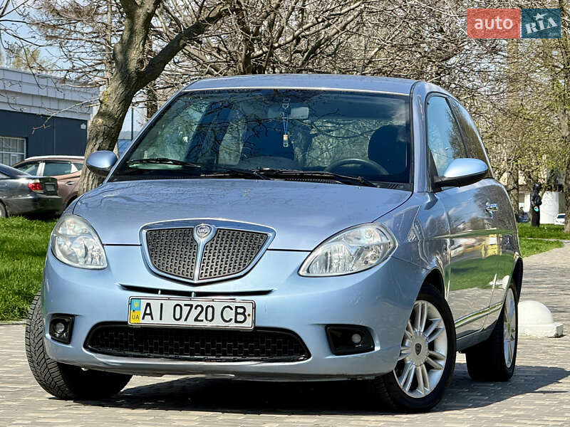 Седан Lancia Ypsilon