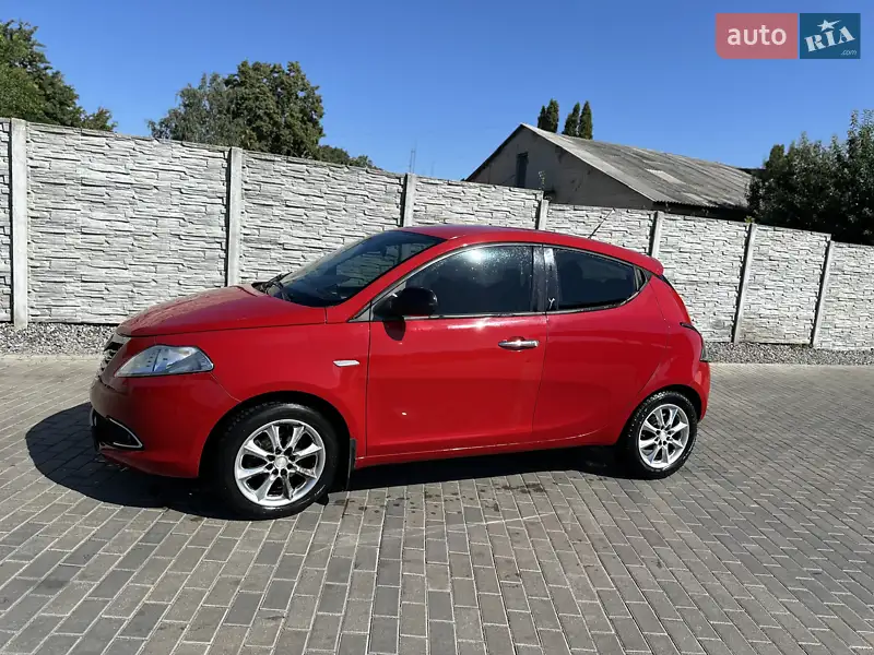 Lancia Ypsilon