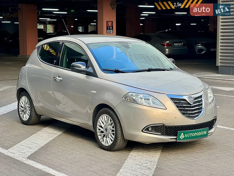 Lancia Ypsilon