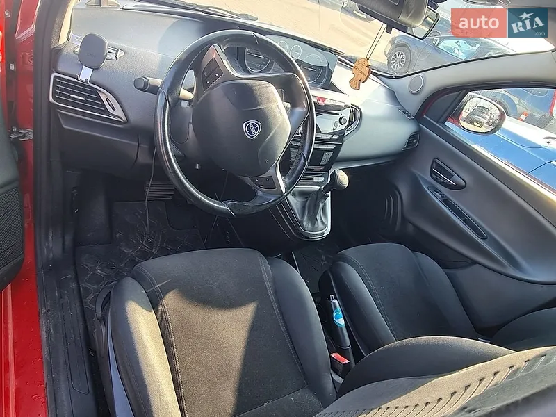 Lancia Ypsilon