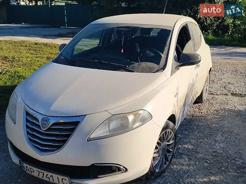Lancia Ypsilon