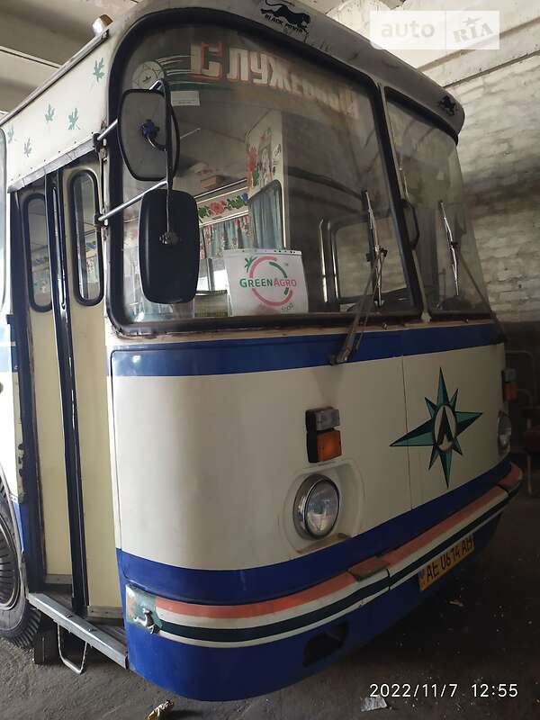 Пригородный автобус ЛАЗ 695