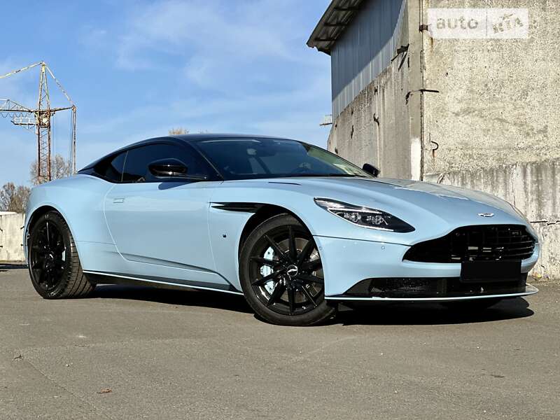 Купе Aston Martin